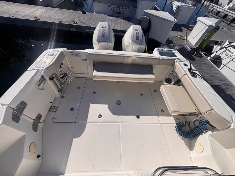Slide: The Image of Boston Whaler 325 CONQUEST 2023 - 7