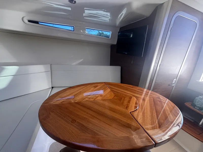 Slide: The Image of Boston Whaler 325 CONQUEST 2023 - 25