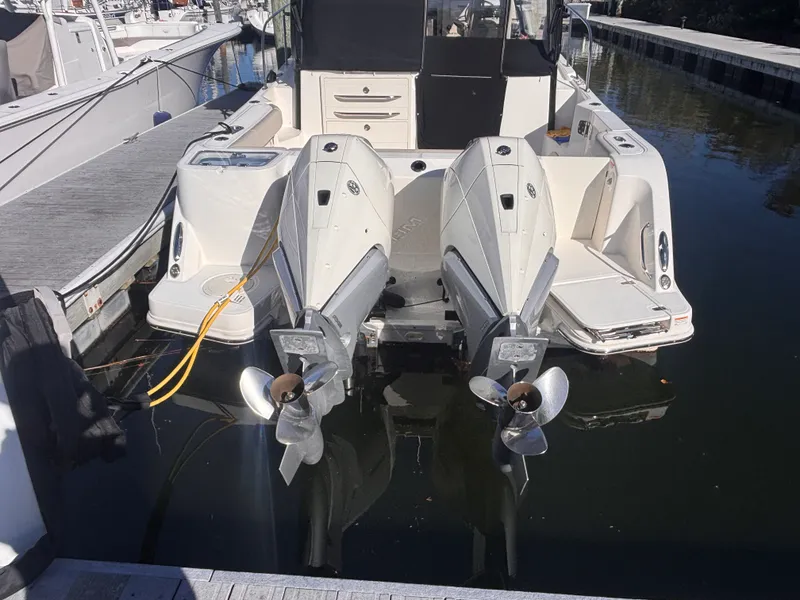 Slide: The Image of Boston Whaler 325 CONQUEST 2023 - 4