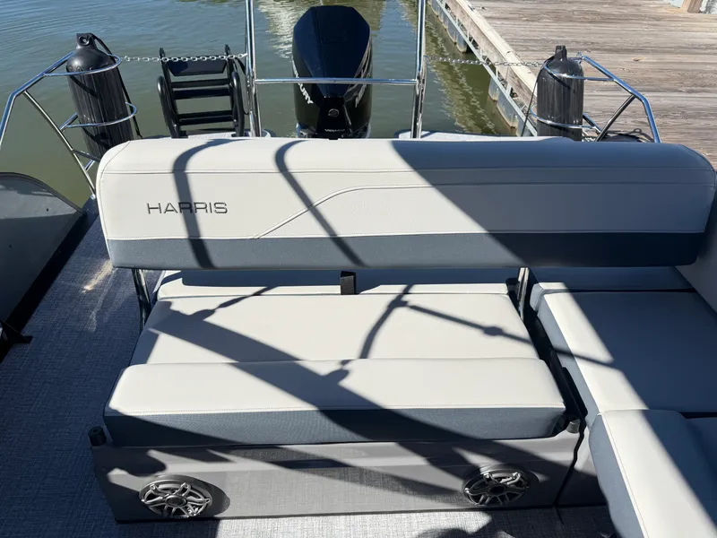 Slide: The Image of Harris Grand Mariner 230 2027 - 13