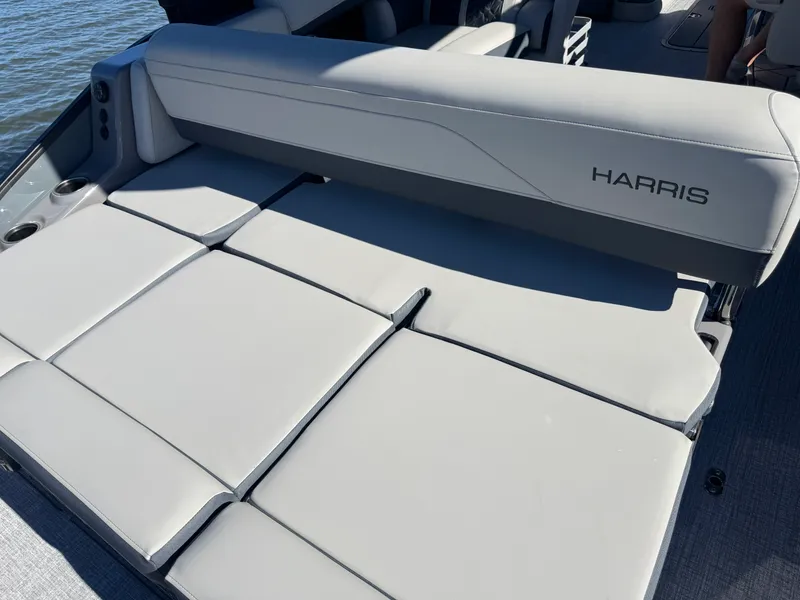 Slide: The Image of Harris Grand Mariner 230 2027 - 24