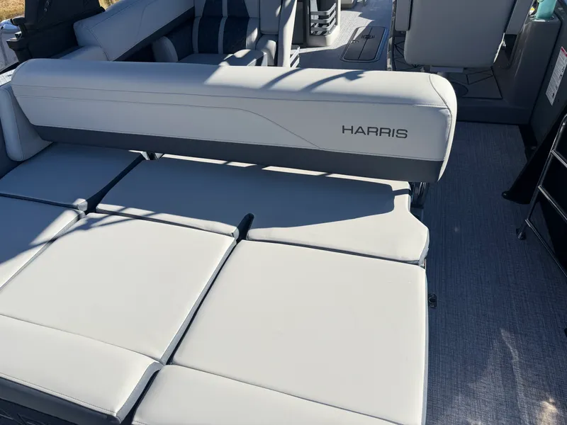 Slide: The Image of Harris Grand Mariner 230 2027 - 20