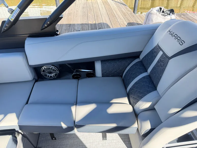 Slide: The Image of Harris Grand Mariner 230 2027 - 14