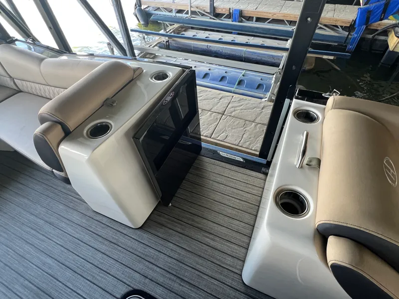 Slide: The Image of Harris 250 CROWNE 2020 - 40