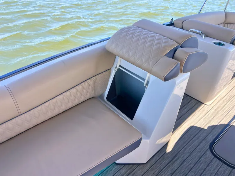 Slide: The Image of Harris 250 CROWNE 2020 - 13