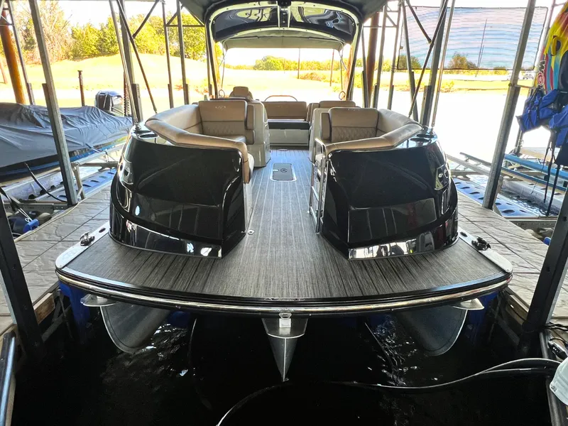Slide: The Image of Harris 250 CROWNE 2020 - 2