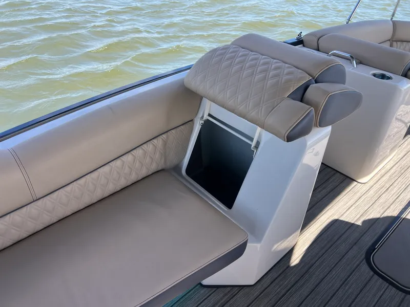 Slide: The Image of Harris 250 CROWNE 2020 - 7