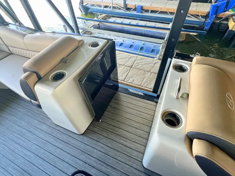 Slide: The Image of Harris 250 CROWNE 2020 - 9