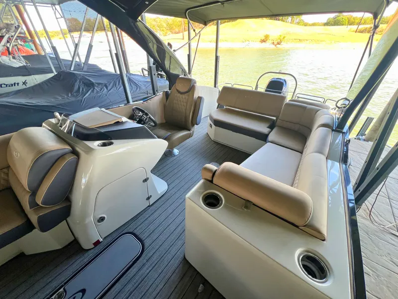 Slide: The Image of Harris 250 CROWNE 2020 - 12