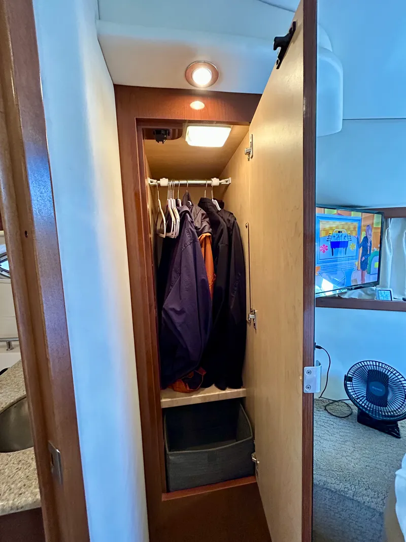 Slide: The Image of Sea Ray 38 Sundancer 2008 - 38