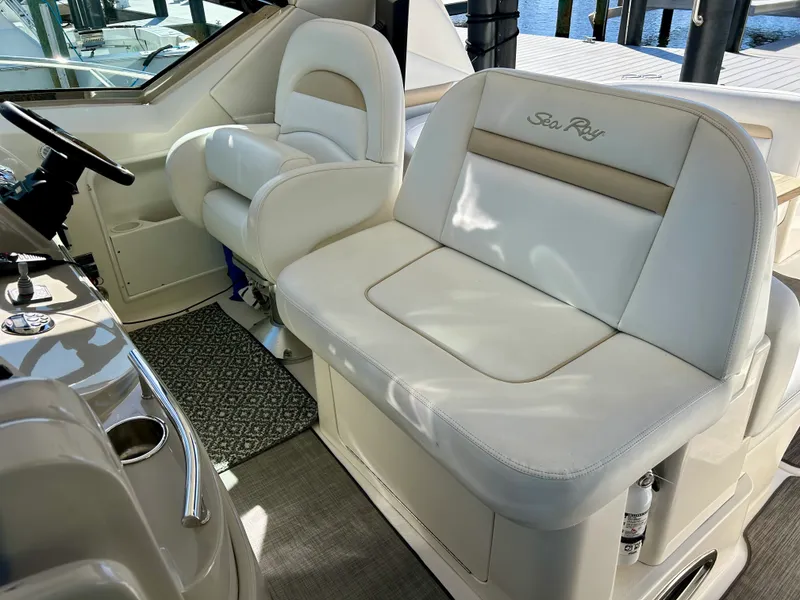 Slide: The Image of Sea Ray 38 Sundancer 2008 - 11