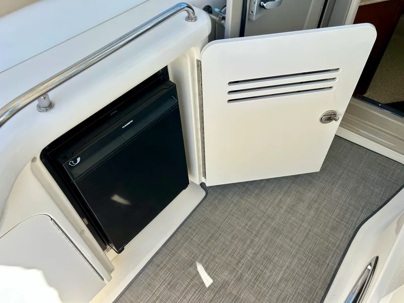 Slide: The Image of Sea Ray 38 Sundancer 2008 - 19