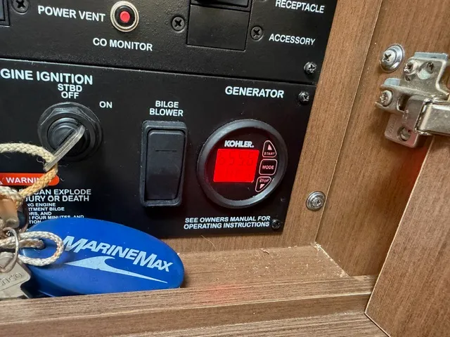 Slide: The Image of Sea Ray SUNDANCER 330 2016 - 46