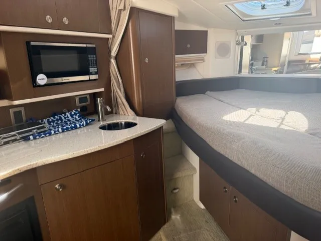 Slide: The Image of Sea Ray SUNDANCER 330 2016 - 38