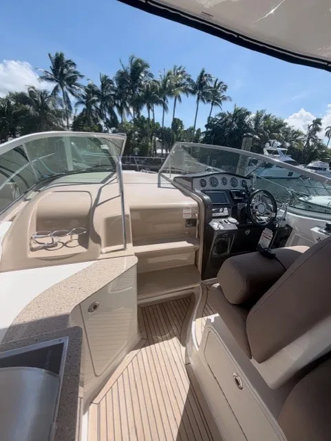 Slide: The Image of Sea Ray SUNDANCER 330 2016 - 33