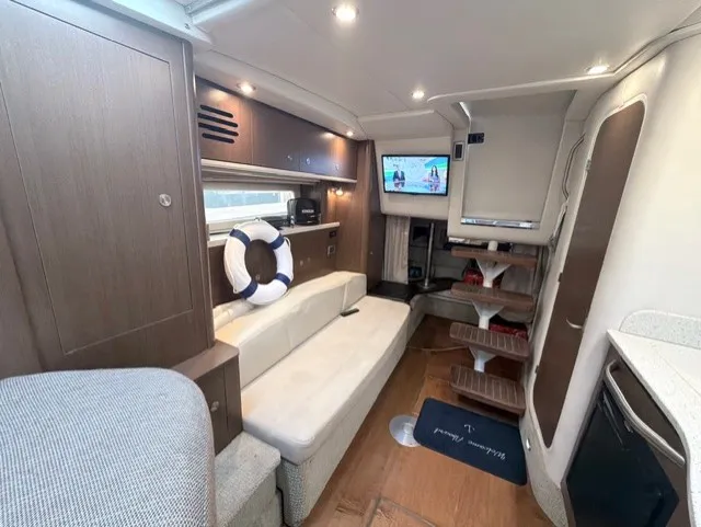 Slide: The Image of Sea Ray SUNDANCER 330 2016 - 37