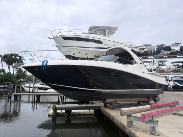 Slide: The Image of Sea Ray SUNDANCER 330 2016 - 9