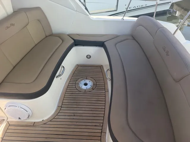 Slide: The Image of Sea Ray SUNDANCER 330 2016 - 48