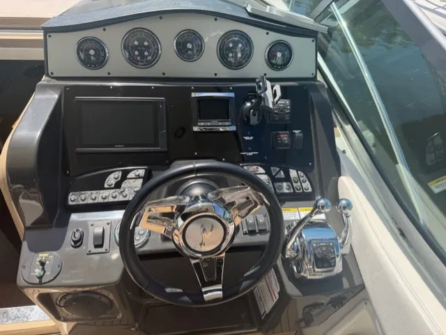 Slide: The Image of Sea Ray SUNDANCER 330 2016 - 28
