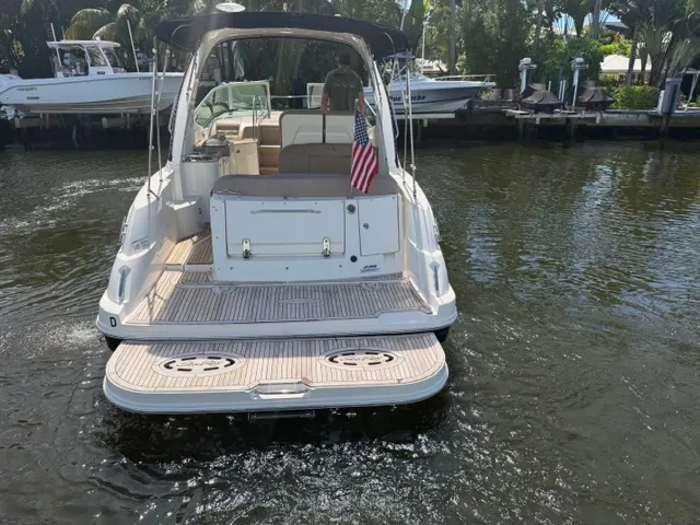 Slide: The Image of Sea Ray SUNDANCER 330 2016 - 17