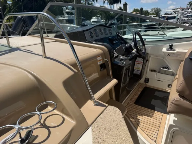 Slide: The Image of Sea Ray SUNDANCER 330 2016 - 51