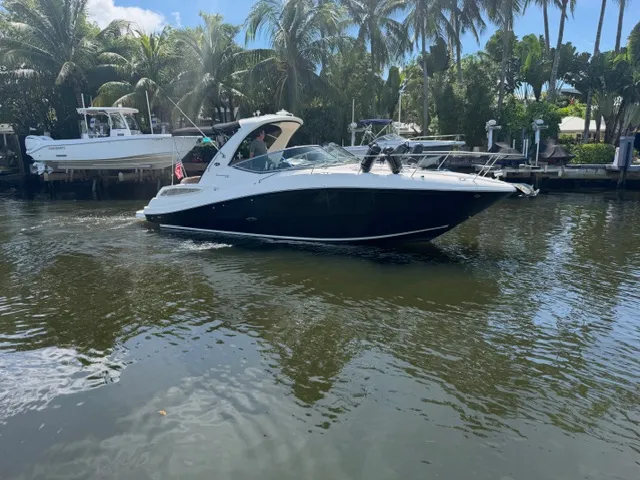 Slide: The Image of Sea Ray SUNDANCER 330 2016 - 24
