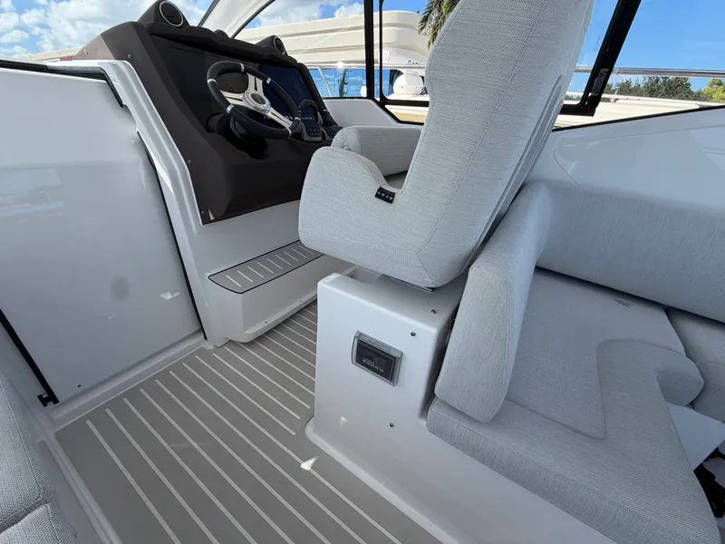 Slide: The Image of Azimut A45 2027 - 36