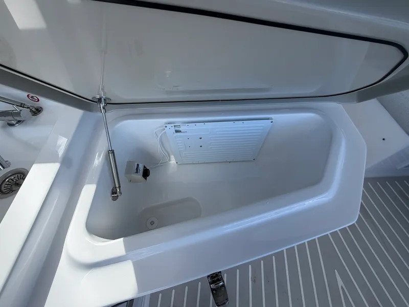 Slide: The Image of Azimut A45 2027 - 31