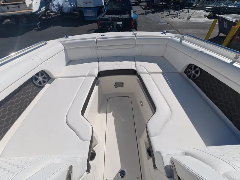 Slide: The Image of Sea Ray 270 SDX 2020 - 25