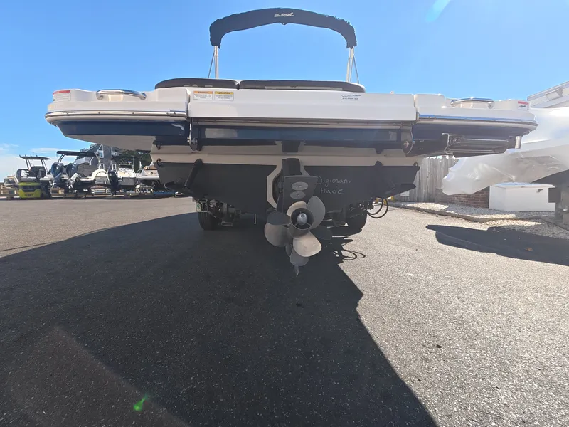 Slide: The Image of Sea Ray 270 SDX 2020 - 5