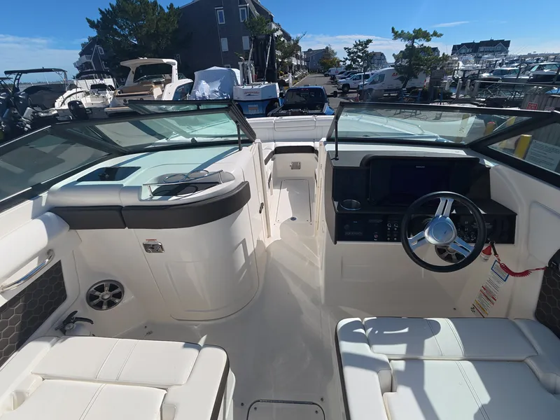 Slide: The Image of Sea Ray 270 SDX 2020 - 12