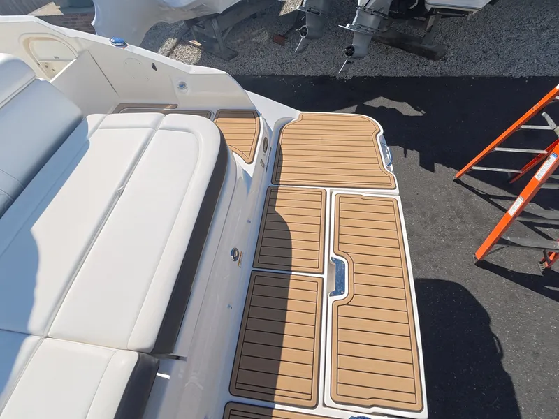Slide: The Image of Sea Ray 270 SDX 2020 - 6