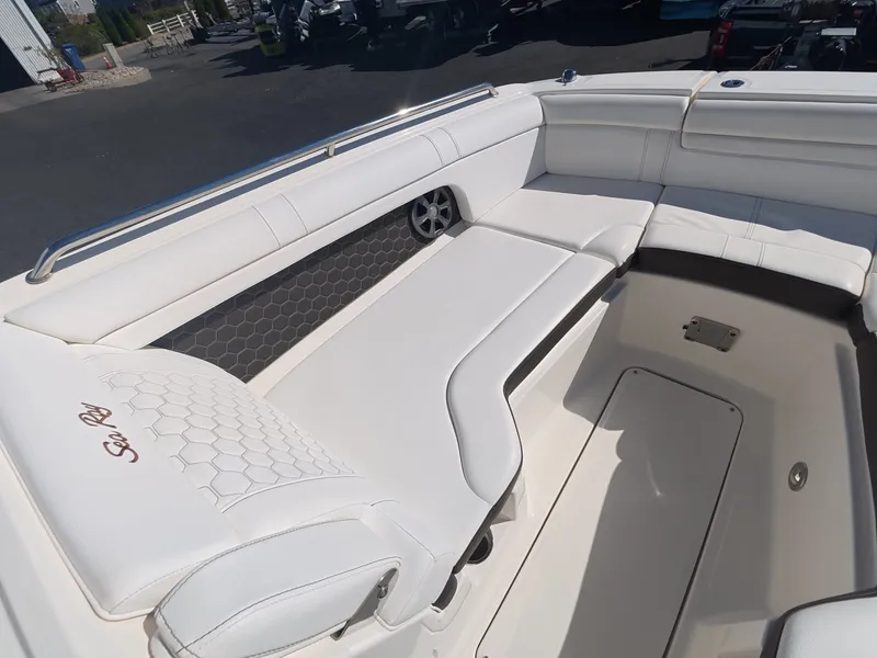 Slide: The Image of Sea Ray 270 SDX 2020 - 23