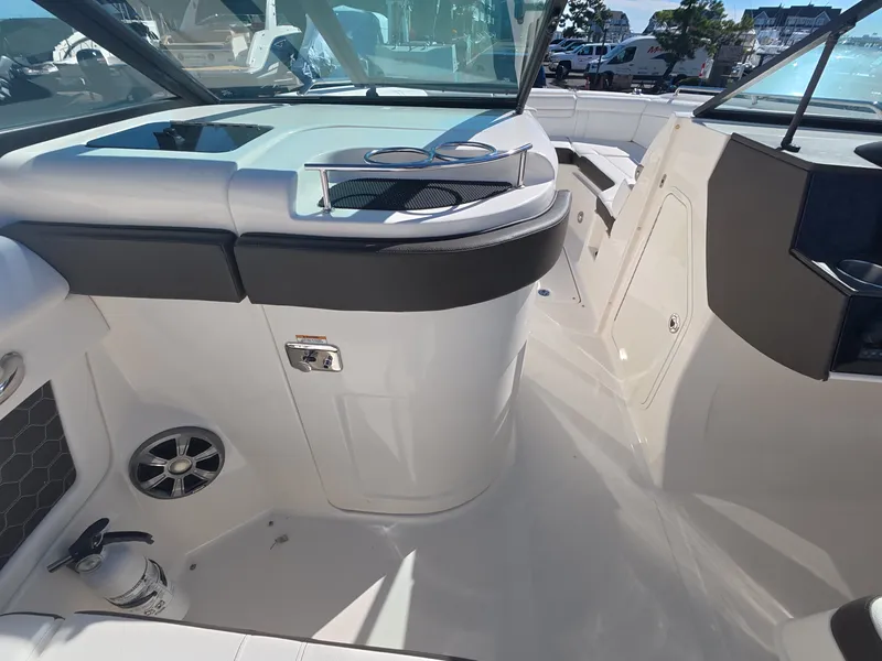 Slide: The Image of Sea Ray 270 SDX 2020 - 15