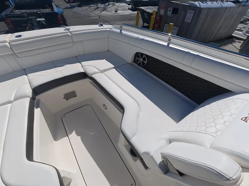 Slide: The Image of Sea Ray 270 SDX 2020 - 24