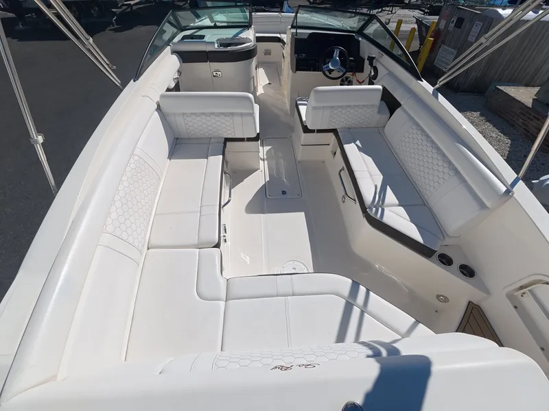 Slide: The Image of Sea Ray 270 SDX 2020 - 10