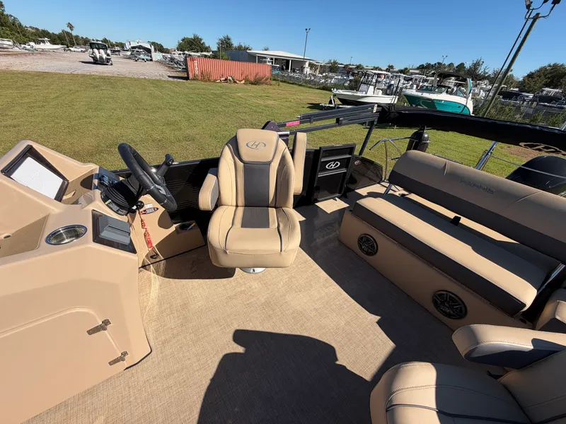Slide: The Image of Harris 230 CRUISER 2023 - 15