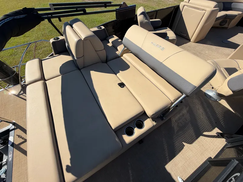 Slide: The Image of Harris 230 CRUISER 2023 - 18