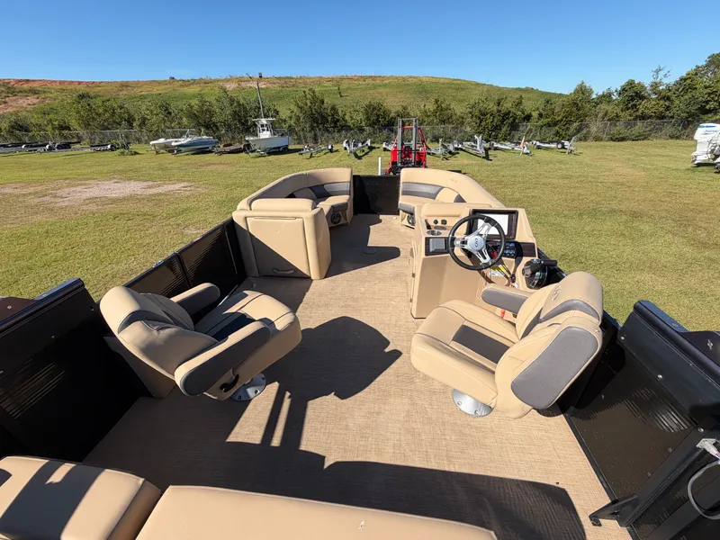 Slide: The Image of Harris 230 CRUISER 2023 - 16