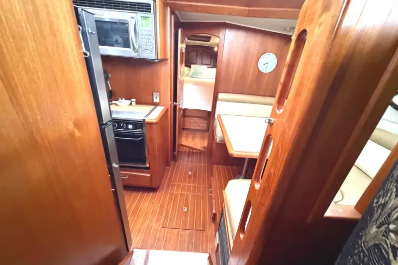 Slide: The Image of Californian 45' Aft Cabin Motor Yacht 1989 - 24