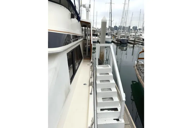 Slide: The Image of Californian 45' Aft Cabin Motor Yacht 1989 - 3