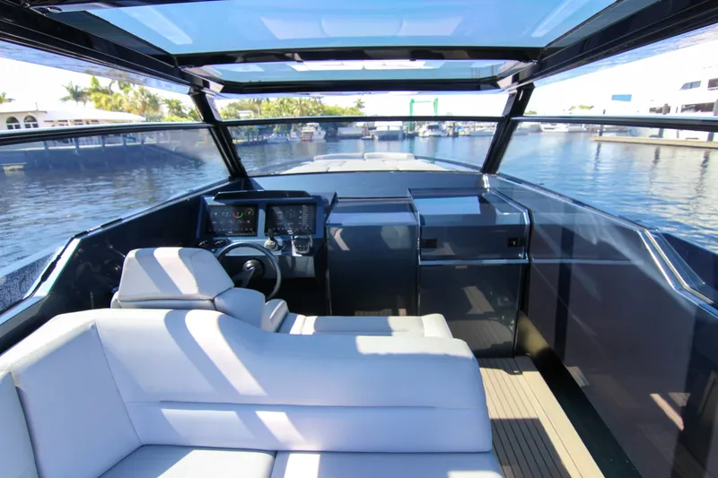 Slide: The Image of Vanquish VQ 45 2022 - 41