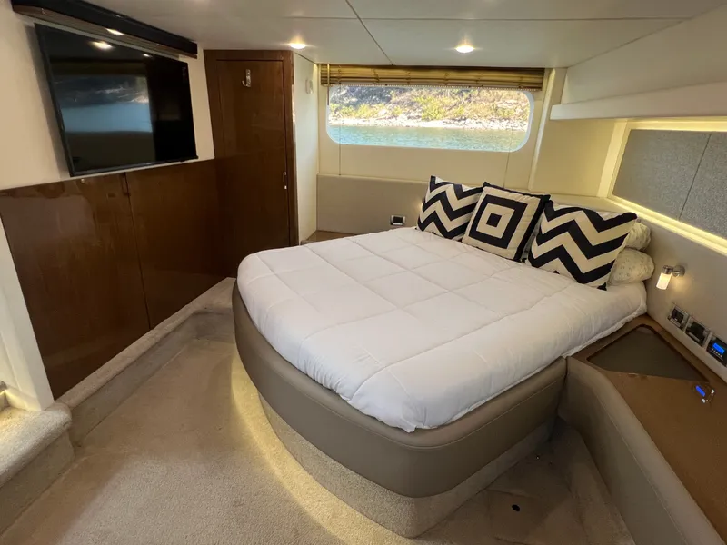 Slide: The Image of Sea Ray FLY 520 2018 - 87