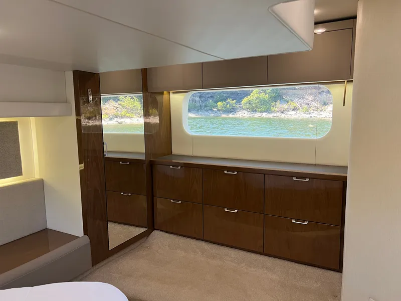 Slide: The Image of Sea Ray FLY 520 2018 - 89