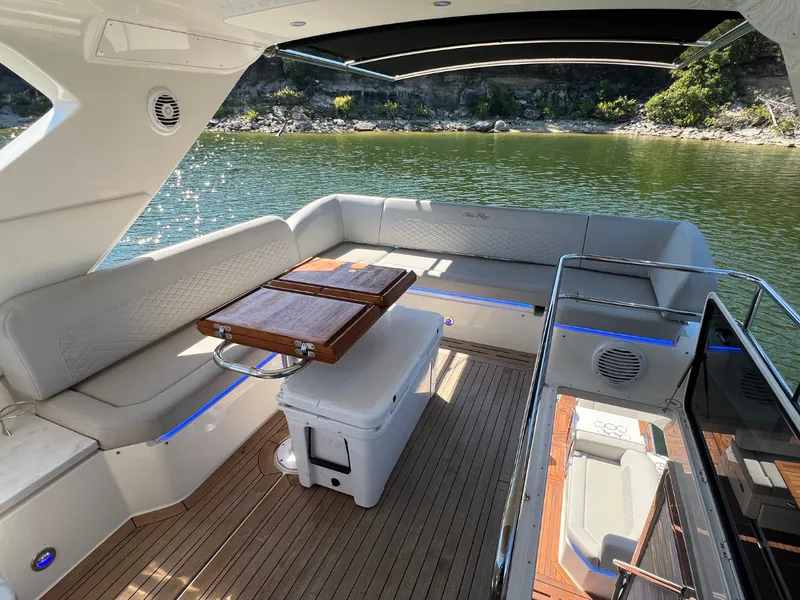 Slide: The Image of Sea Ray FLY 520 2018 - 26