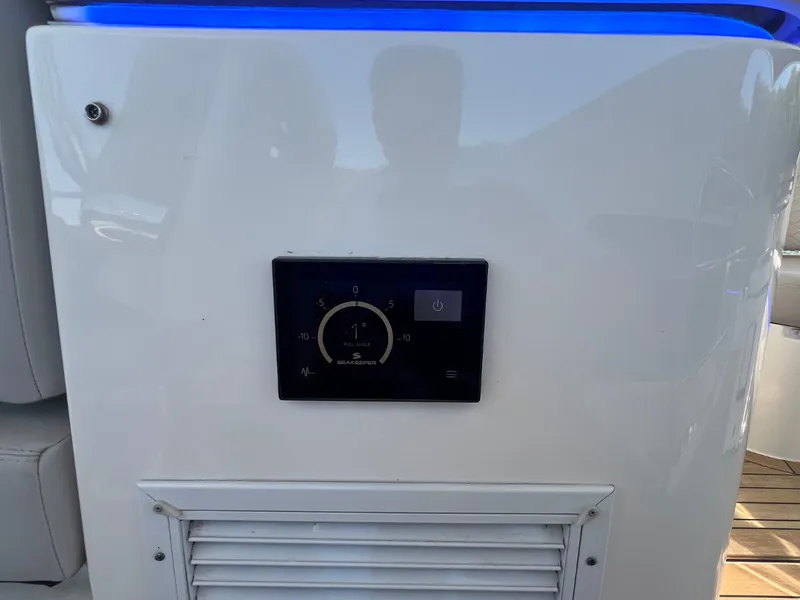 Slide: The Image of Sea Ray FLY 520 2018 - 30