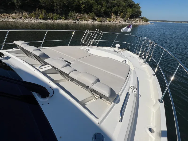 Slide: The Image of Sea Ray FLY 520 2018 - 43