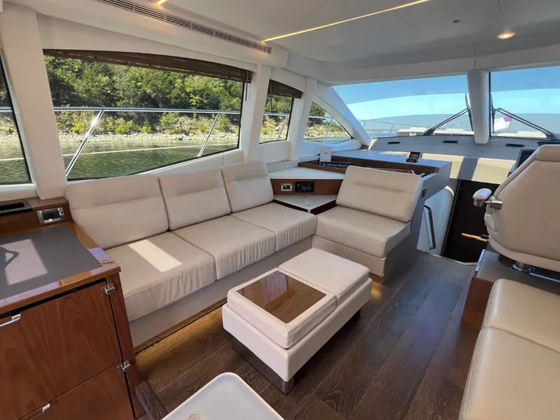 Slide: The Image of Sea Ray FLY 520 2018 - 57