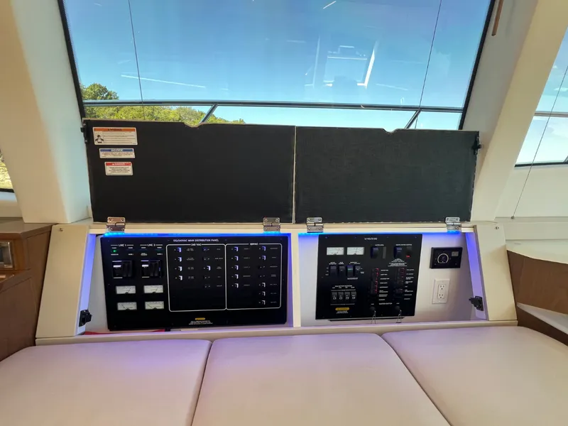 Slide: The Image of Sea Ray FLY 520 2018 - 59