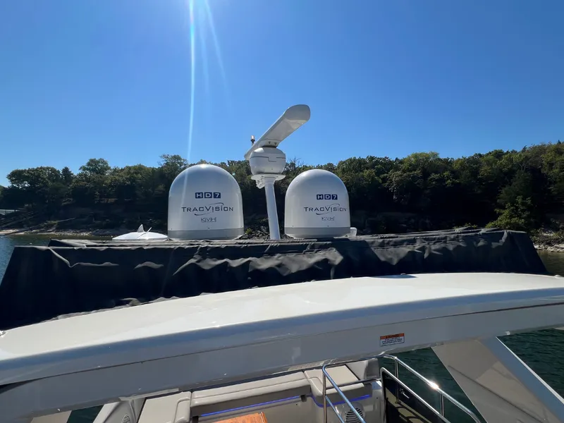 Slide: The Image of Sea Ray FLY 520 2018 - 42